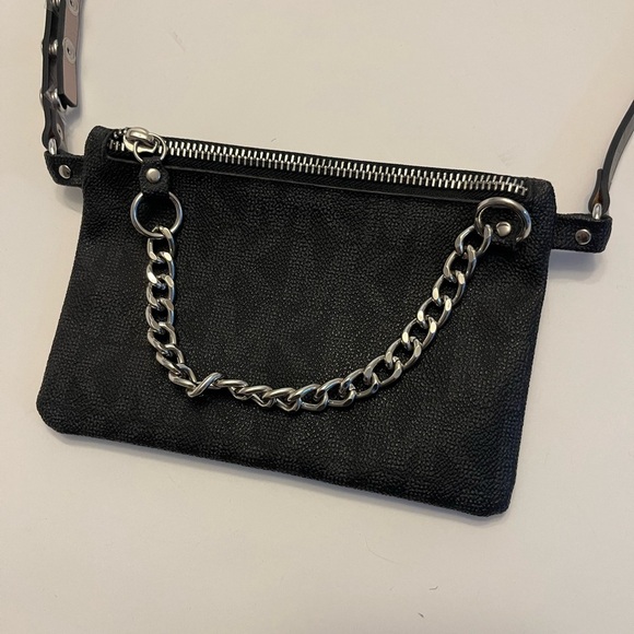Michael Kors signature belt‎ bag with silver chain pull black main image 6